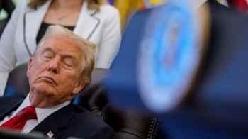 Trump’s Antagonist Reveals the President’s “Unusual” Sleeping Habits