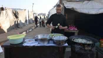 Between the Tents and the Aroma of Falafel… A Gazan Youth Brings Back the Taste of Memories for the Displaced