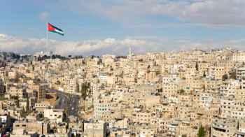 A video that stirred Jordanians… this is what a father did to his daughter in a public street