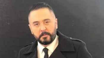 Amr Abdel Aziz: Pray for my mother, she suffered a heart clot