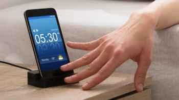 Automatic adjustment on phone clocks confuses Jordanians