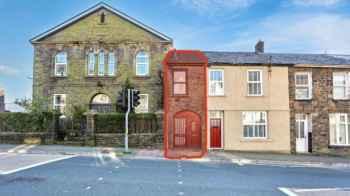 One of Britain’s Narrowest Homes Sells for More Than Double Its Asking Price