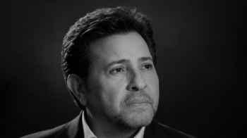Egypt receives the body of Hany Shaker in preparation for a grand funeral – video