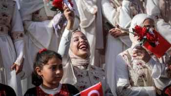 White blooms in Gaza.. a mass wedding that spreads hope