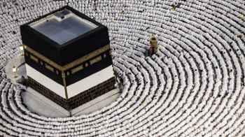 The sun’s direct alignment over the Kaaba draws the attention of the Islamic world