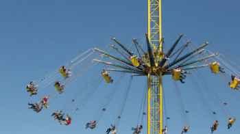A technical malfunction terrifies amusement park visitors in Baghdad and leaves them suspended in the air – video